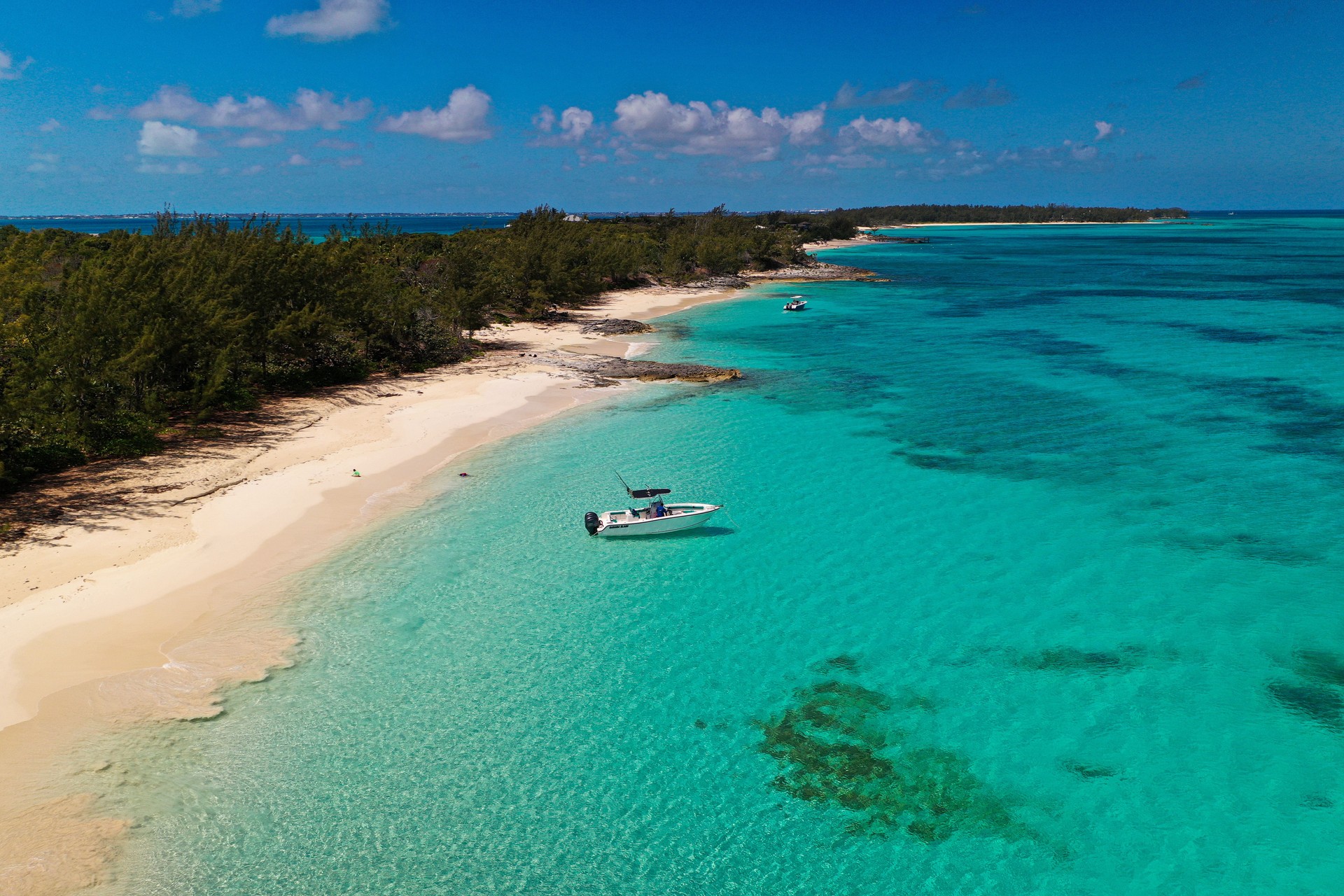 Beautiful Bahamas Beach with Beautiful Blue Water and Boats